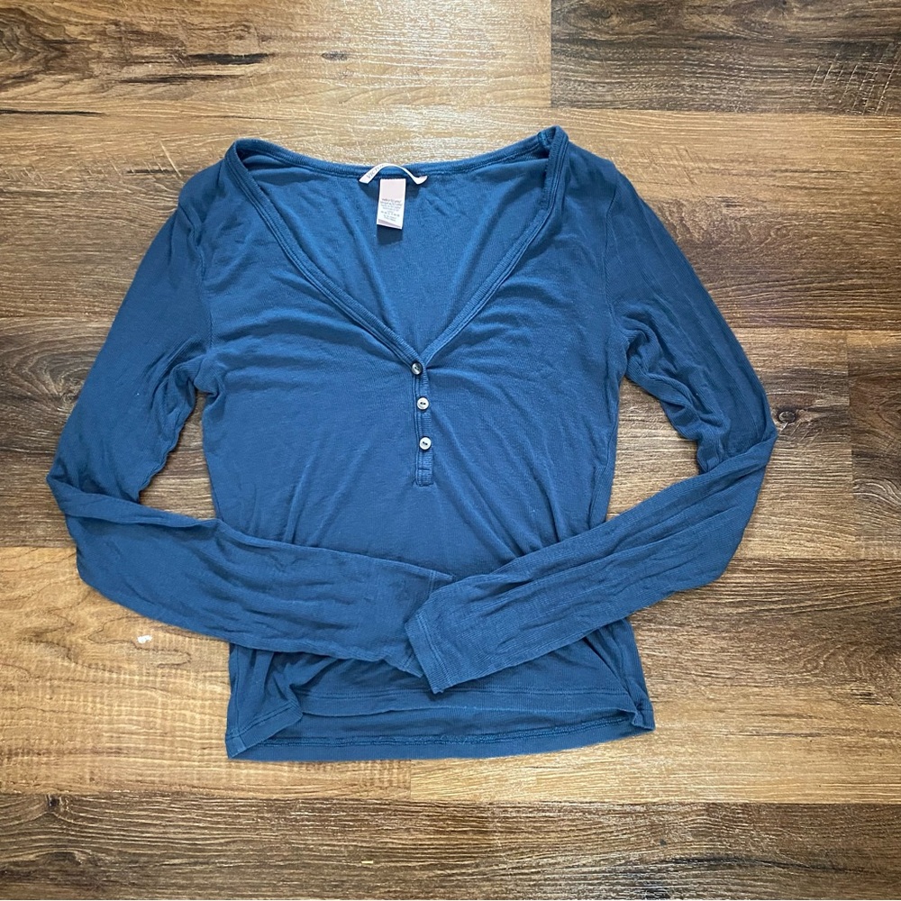 Victoria’s Secret Long Sleeve Henley Top